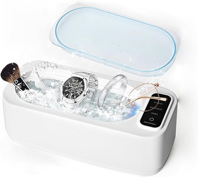 Frame from the ad for Mini 'ultrasonic' jewellery and glasses cleaner